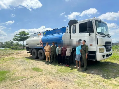 Phát hiện gần 5.000 lít dầu D.O không nguồn gốc vận chuyển trên sông Thị Vải