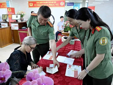 50 ngày cao điểm cấp tài khoản định danh điện tử mức độ 2 cho người nước ngoài cư trú tại Việt Nam