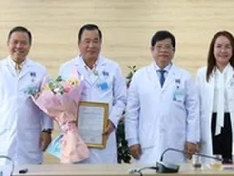 Cấp cứu bé gái bị hạ canxi máu trên máy bay: Trên chuyến bay hôm ấy, tôi không chỉ làm bác sĩ