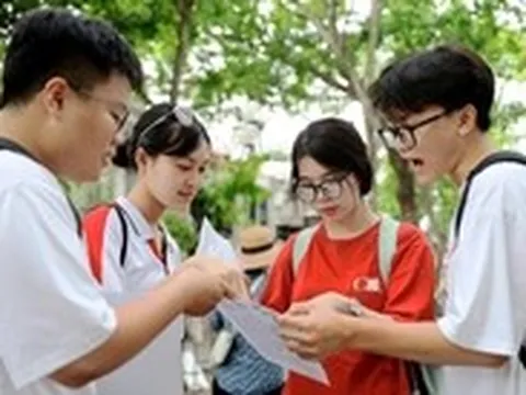 Đề thi tốt nghiệp THPT 2025: Tạo động lực đổi mới thay vì áp lực