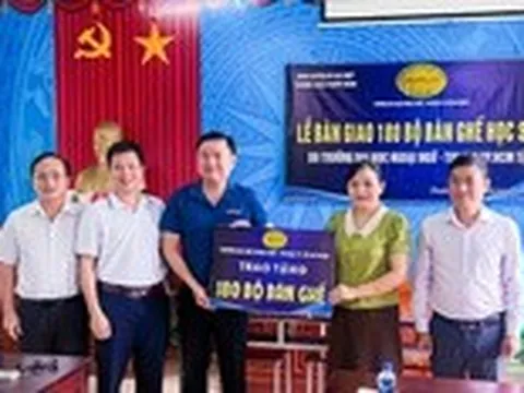 HUFLIT tiếp thêm động lực đến trường cho học sinh vùng sâu
