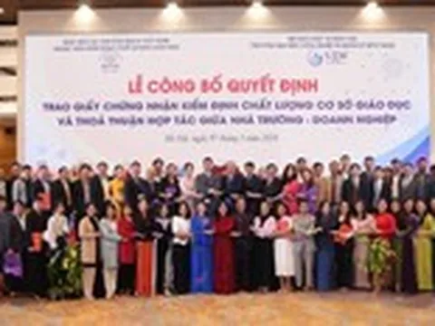 Trường đại học Công nghệ và Quản lý Hữu Nghị tặng laptop, miễn phí ký túc xá cho tân sinh viên