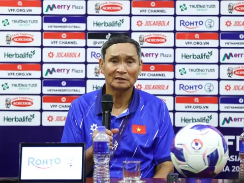 HLV Mai Đức Chung nhắc nhở tuyển nữ Việt Nam không chủ quan sau đại thắng 6-0 trước UAE