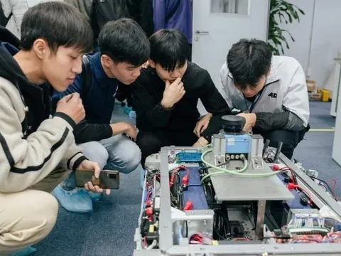 Loạt đại học yêu cầu 8 điểm Toán cho ngành bán dẫn: Học phí thế nào?