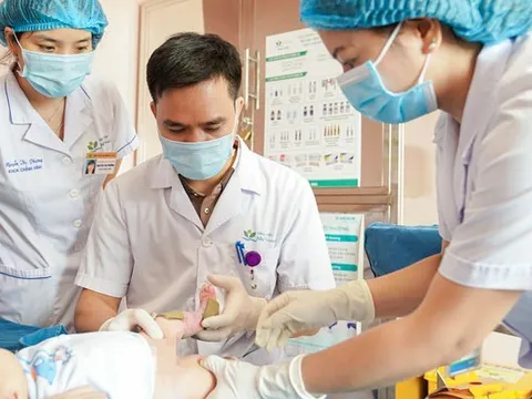 Bệnh di truyền hiếm gặp khiến bệnh nhân biến dạng miệng, mất hết răng, da toàn thân trợt loét