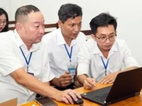 Những cán bộ, công chức nào được nhận thêm 5 triệu/tháng từ ngày 15-8?