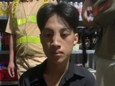 Tạm giữ hình sự người lái xe máy tông vào cảnh sát giao thông đang làm nhiệm vụ