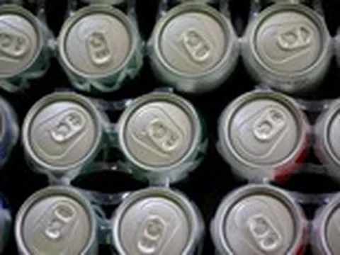 WHO kêu gọi tăng 50% giá nước ngọt, rượu và thuốc lá