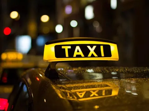 Hà Nội: Triệu tập tài xế taxi 'chặt chém' du khách nước ngoài
