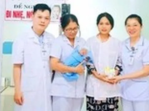 Trẻ sơ sinh thủng dạ dày được cứu sống kỳ diệu