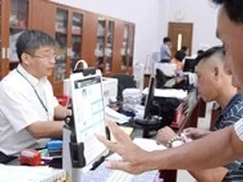Điều kiện để người hoạt động không chuyên trách cấp xã được tiếp nhận vào công chức