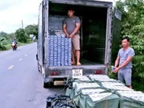 Hai người độ vách ngăn thùng xe tải chở thuốc lá lậu không qua mặt được Công an Tây Ninh