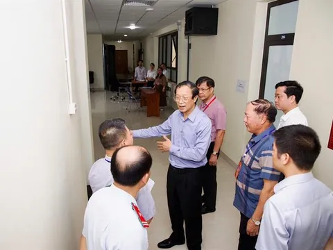 Thứ trưởng Giáo dục 'vi hành', chấm thi tốt nghiệp sẽ ra sao?