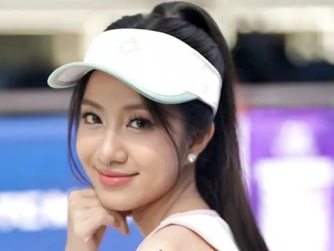 Cận nhan sắc Hoa hậu Hà Trúc Linh trên sân giải Vô địch Pickleball Việt Nam 2025