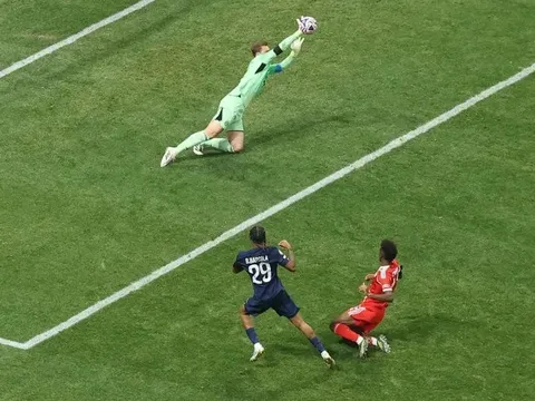 PSG đánh bại Bayern với 9 người trên sân