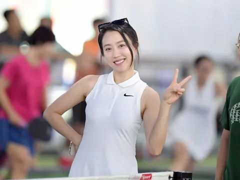 Diễn viên Huỳnh Hồng Loan dẫn đầu cuộc đua Người đẹp Pickleball