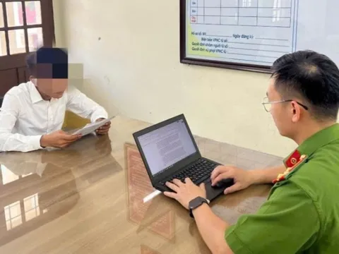 Thực hư Clip 'khách nước ngoài xé tiền Việt Nam, tài xế taxi dạy cho bài học'