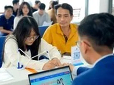 Trường Đại học Văn Hiến tặng học bổng 50% học phí