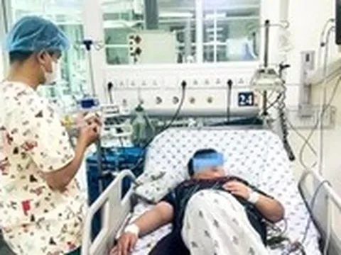 12 tuổi nhưng nặng 83kg, bé trai suy hô hấp nặng, tổn thương gan khi mắc sốt xuất huyết