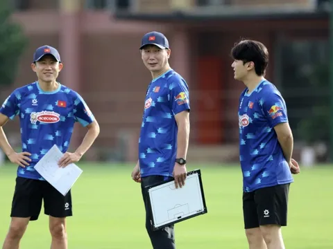 HLV Kim Sang-sik loại gần 10 cầu thủ khỏi đội U22 Việt Nam