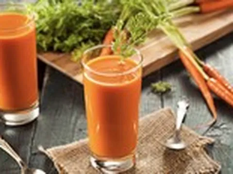 Uống nhiều nước ép cà rốt, coi chừng vàng da, ngộ độc