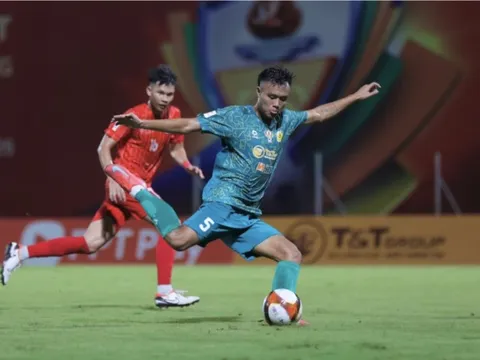 Siêu phẩm sút phạt, mưa bàn thắng ở Giải Công an, cảnh sát ASEAN 2025