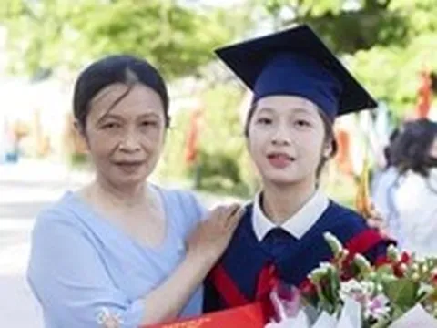 Thủ khoa lớp 10 ở Quảng Ngãi sống cùng người mẹ mua ve chai trong căn nhà rộng 20m²