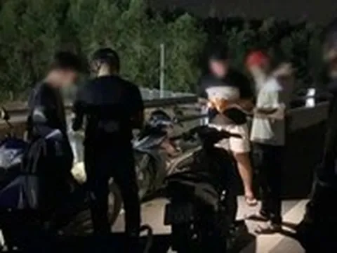 Phát hiện nhóm thanh thiếu niên ném đá vào các phương tiện di chuyển trên cao tốc