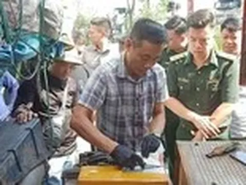 Giấu hàng trăm kg bạc trong xe container từ Trung Quốc vào Việt Nam