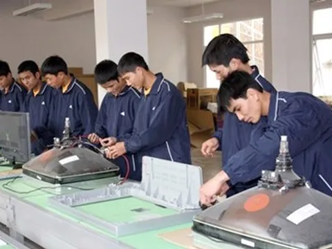 Phân luồng sau THCS: Hướng đi mới hay lối rẽ cụt của học sinh?