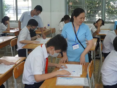 TPHCM muốn cấm học sinh sử dụng điện thoại trong trường