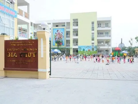 Bé 4 tuổi bị giáo viên bạo hành: Công an khám nghiệm hiện trường, đưa trẻ đi giám định thương tích