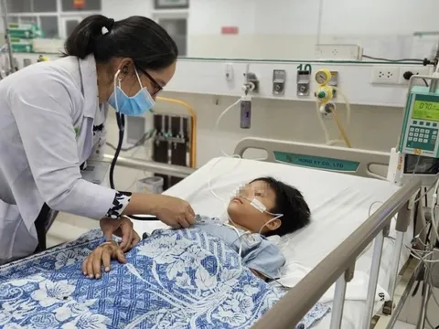 Vụ tai nạn trên cao tốc Vĩnh Hảo – Phan Thiết: Bé trai 9 tuổi bị dập phổi, chảy máu ổ bụng