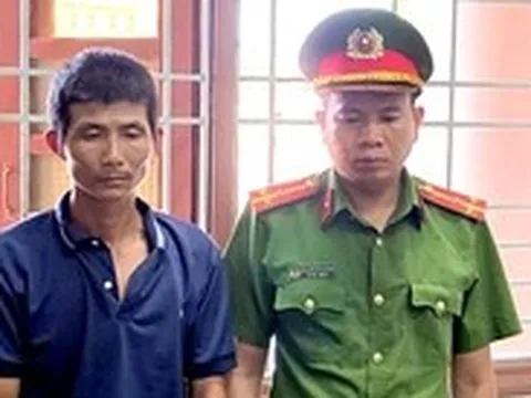 Bắt tài xế xe chở gỗ vượt đèn đỏ đè chết một thiếu niên