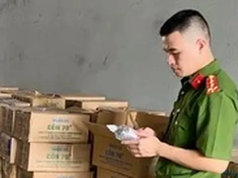 Phá đường dây sản xuất, buôn bán cồn y tế giả quy mô lớn