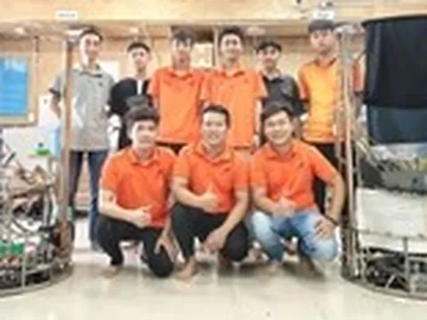 Vào 'lò luyện' robot đi thi quốc tế