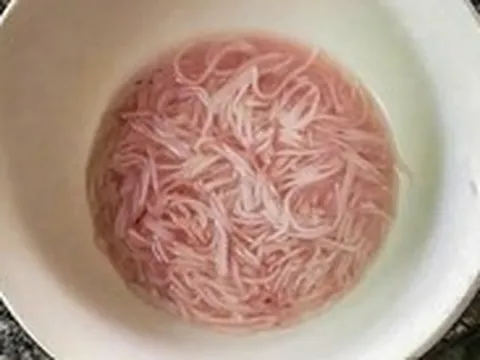 Bún tươi đổi màu đỏ ở Đà Nẵng có kết quả xét nghiệm…bình thường