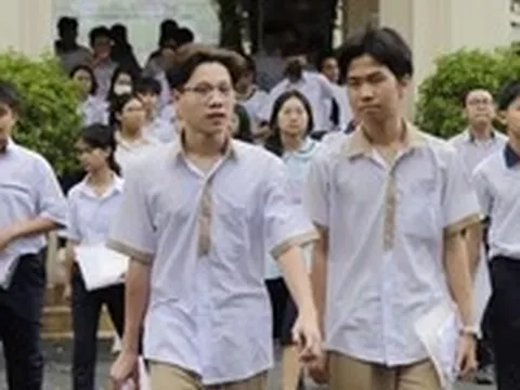 Tuyển sinh lớp 10 năm tới ở TP.HCM: Một số nơi xét tuyển, còn lại thi văn, toán, ngoại ngữ