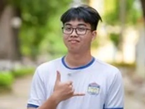 Nam sinh đạt 5 danh hiệu thủ khoa toàn quốc: Chọn ngành kỹ thuật nhưng yêu văn, làm thơ, viết rap