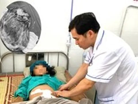 Bụng chướng căng, thiếu nữ 14 tuổi đi khám thì phát hiện khối u 9kg