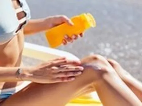 Các chuyên gia nói gì về tin đồn kem chống nắng làm tăng 400% tỉ lệ ung thư da?