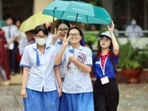 Điểm các tổ hợp chênh lệch lớn, cơ hội của thí sinh ra sao?