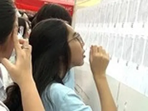 Điểm sàn nhiều trường đại học lớn ở TP.HCM thấp bất ngờ, có ngành giảm 7 điểm