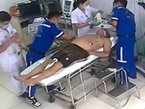 Nhân viên bảo vệ hỗ trợ cứu sống ngoạn mục người đàn ông bị ngưng tim ở bãi biển Nha Trang