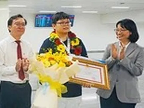 Nam sinh giành huy chương bạc toán quốc tế kể 540 phút 'cân não' làm bài thi