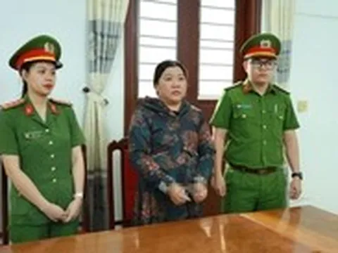 Vay hơn 1 tỉ 'nướng' vào web đỏ đen, người phụ nữ bị bắt tạm giam