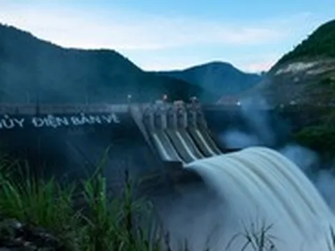 Bộ Quốc phòng: Ứng phó khẩn cấp mưa lũ tại Nghệ An, sẵn sàng máy bay trực thăng cứu hộ