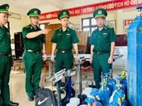 Đà Nẵng: Bắt giữ hai đối tượng vận chuyển 163 bình khí cười