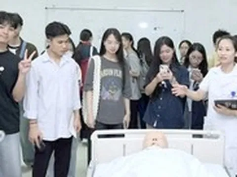 Khi IELTS 'khuynh đảo' tuyển sinh y khoa