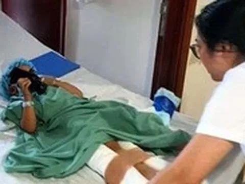 Cháu bé 4 tuổi bị ngã từ cửa sổ tầng 2 khách sạn khi đi du lịch